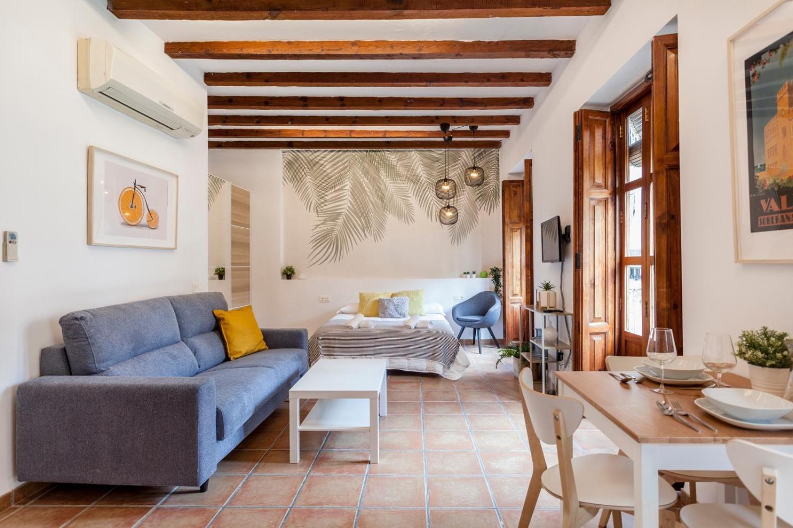 Sunny Modern Flat By Mercado Valencia